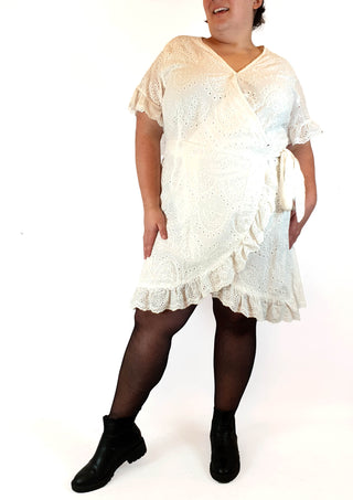 Lorraine white cotton lacey wrap dress size 22 Lorraine preloved second hand clothes 1