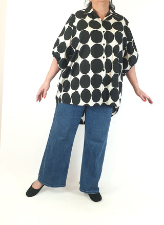 Slate the Label black and white polka dot oversize short sleeve shirt size M/L