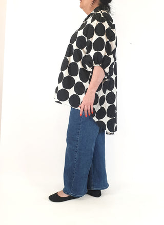 Slate the Label black and white polka dot oversize short sleeve shirt size M/L