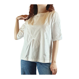 Alpha 60 white top wiith flower embroydery size 10 Alpha 60 preloved second hand clothes 1