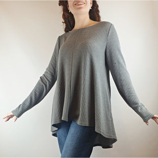 Leoni grey long sleeve oversize top / jumper size S (best fits size 10) Leonie preloved second hand clothes 1