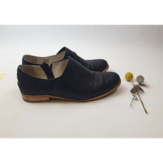 Nancybird black leather shoes with unique and subtle horizontal leather detail size 42 Dear Little Panko preloved second hand clothes 6