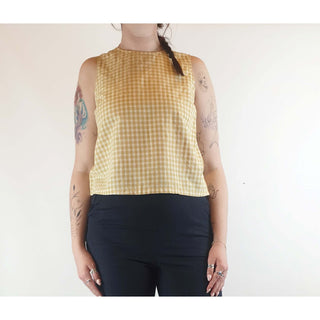 Uniqlo beige and white gingham sleeveless cropped top size M (best fits size 12) Uniqlo preloved second hand clothes 1