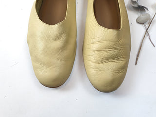 Everlane yellow flat shoes size 9 Everlane preloved second hand clothes 5
