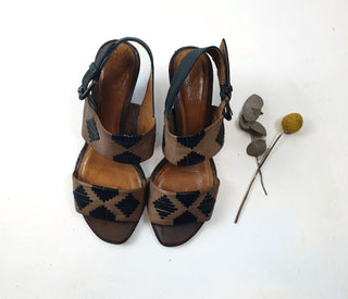 Clarks brown leather heels with black detail size UK 5 / AU 7 (best fits 7.5) Clarks preloved second hand clothes 1