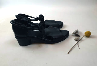 Alpha 60 black low heeled shoes with two front tie options size 40 (RRP 299)