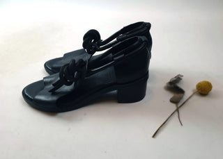 Alpha 60 black low heeled shoes with two front tie options size 40 (RRP 299)