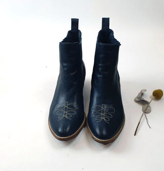 Midas navy leather boots with cute front detail size 38 Midas preloved second hand clothes 3