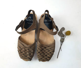 Funkis brown suede closed toe clogs size 40 Funkis preloved second hand clothes 1