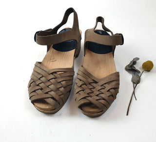 Funkis brown suede closed toe clogs size 40 Funkis preloved second hand clothes 3