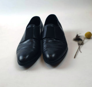 Country Road black leather flat shoes size 40 Country Road preloved second hand clothes 4