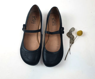 Miz Mooz "Dotty" black leather mary jane style shoes size 41 Miz Mooz preloved second hand clothes 1