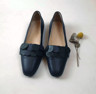 Alpha 60 navy shoes wiith unique front circle detail size 40 Alpha 60 preloved second hand clothes 2