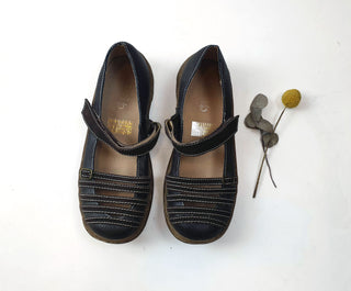 Hinako brown leather mary jane style shoes size 39 Hinako preloved second hand clothes 1