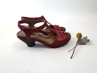 Miz Mooz "Carter" red leather low heeled sandals size 37 Miz Mooz preloved second hand clothes 1