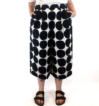 Marimekko x Uniqlo black and white print wide leg pants size M Uniqlo preloved second hand clothes 2