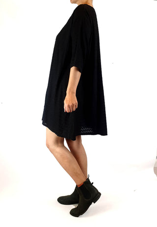 Gorman black half sleeve dress with subtle zig zag pattern size 8 Gorman preloved second hand clothes 7