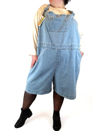 Lucy & Yak lightwash denim dungaree shorts size UK32R Lucy & Yak preloved second hand clothes 1