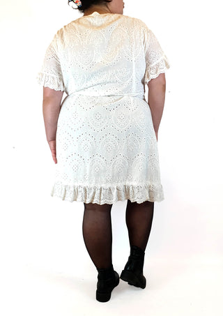 Lorraine white cotton lacey wrap dress size 22 Lorraine preloved second hand clothes 10