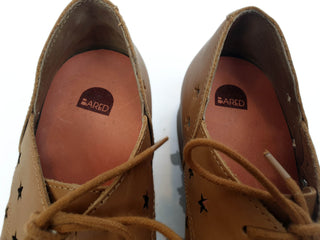 Bared brown leather laceups with star perforations size 36