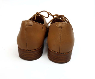 Bared brown leather laceups with star perforations size 36