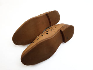 Bared brown leather laceups with star perforations size 36