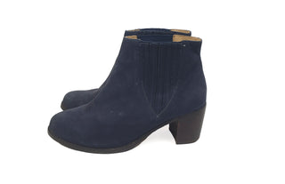 Bared navy suede low heel boots size 39 Bared preloved second hand clothes 6