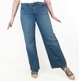 Uniqlo mid-denim wide leg jeans size 29, best fits 12-14 Uniqlo preloved second hand clothes 3
