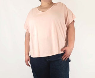 Commonry pink tee shirt size 22