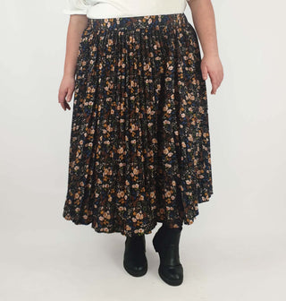 Kholo black pleated floral skirt size K5 Kholo preloved second hand clothes 1