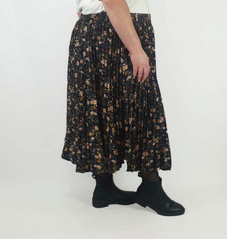 Kholo black pleated floral skirt size K5 Kholo preloved second hand clothes 5