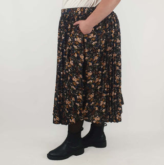 Kholo black pleated floral skirt size K5 Kholo preloved second hand clothes 6