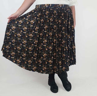 Kholo black pleated floral skirt size K5 Kholo preloved second hand clothes 2