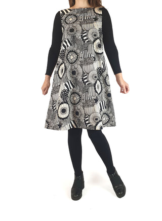 Marimekko + Uniqlo sleeveless black print dress size XS Uniqlo preloved second hand clothes 4