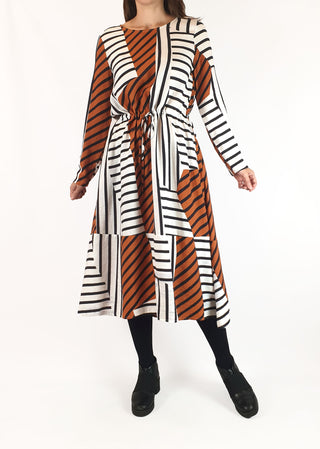 Elk brown, white and black striped long sleeve dress size 8 (note: pull at back) Elk preloved second hand clothes 2