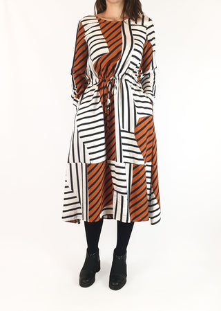 Elk brown, white and black striped long sleeve dress size 8 (note: pull at back) Elk preloved second hand clothes 4