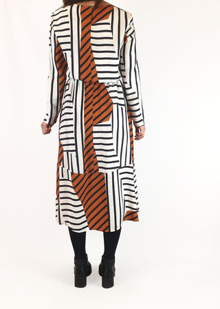 Elk brown, white and black striped long sleeve dress size 8 (note: pull at back) Elk preloved second hand clothes 7