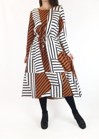 Elk brown, white and black striped long sleeve dress size 8 (note: pull at back) Elk preloved second hand clothes 3