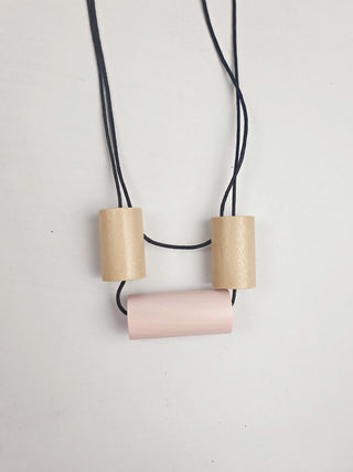 Elk chunky natural wood and pink necklace Elk preloved second hand clothes 2