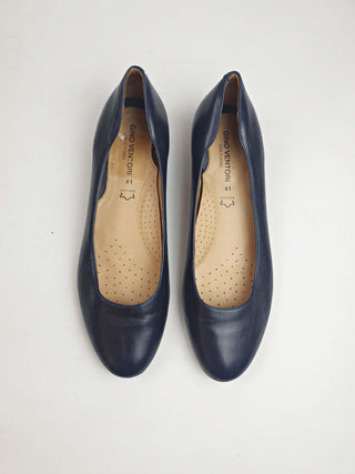 Gino Ventori deep navy leather flat shoes size 41 Gina Ventori preloved second hand clothes 2