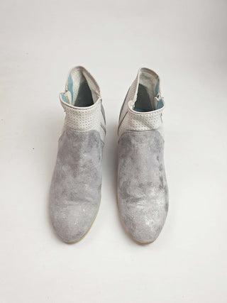 Roby & Pier grey sparkly leather low heel boots size 37 Roby & Pier preloved second hand clothes 3