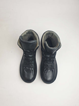 Camper black flat leather boots size 38 Camper preloved second hand clothes 3