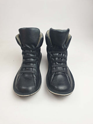 Camper black flat leather boots size 38 Camper preloved second hand clothes 4