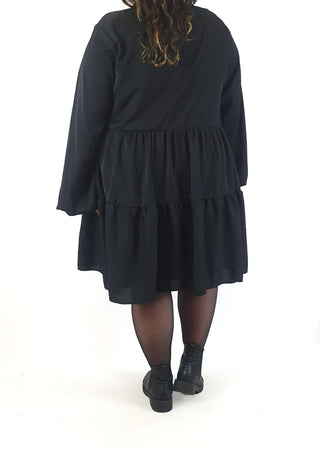 Atmos & Here black silky feel long sleeve tiered dress size 24