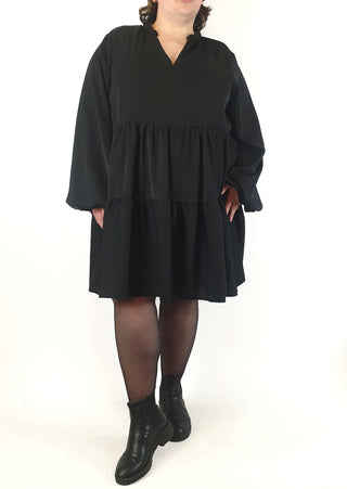 Atmos & Here black silky feel long sleeve tiered dress size 24