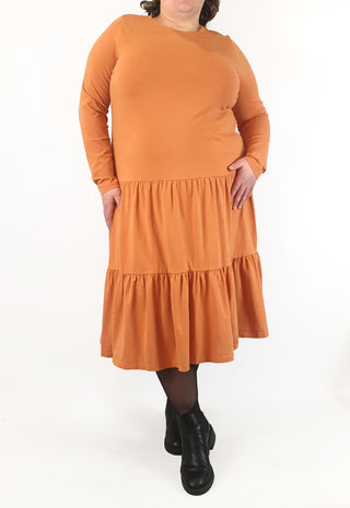 Orange long sleeve tiered dress best fits size 20