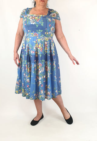 Lazybones beautiful blue floral dress size XXL