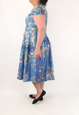 Lazybones beautiful blue floral dress size XXL