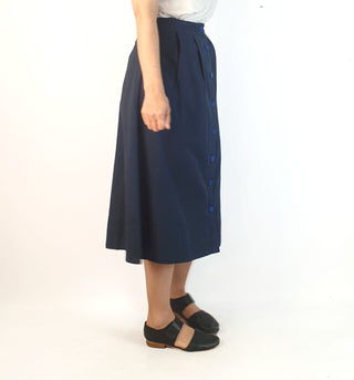 Emily and Fin navy cotton-linen mix skirt with blue buttons size XXS (best fits 6-8)