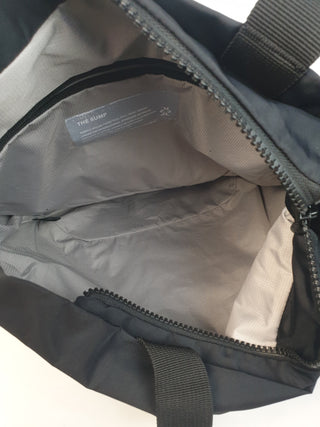 Crumpler "the sump" black tote bag